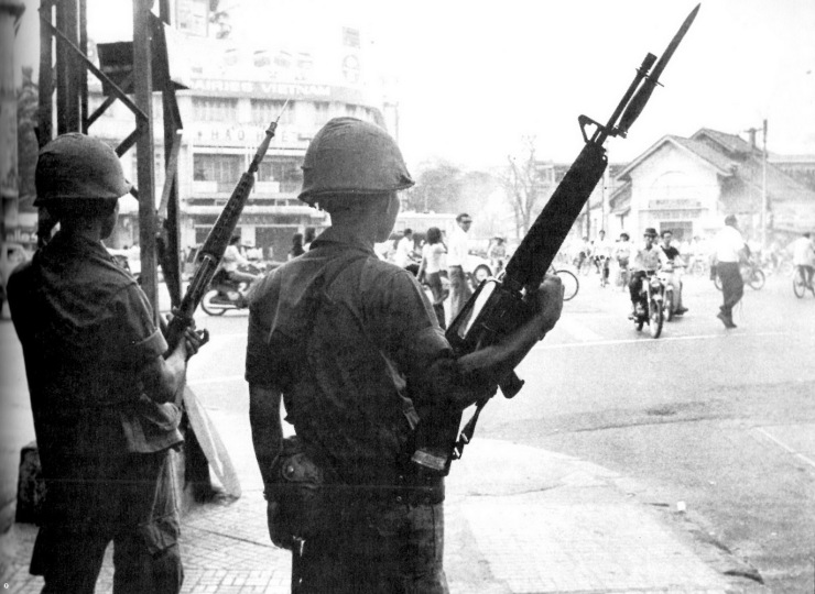 Chien si QLVNCH vung tay sung bao ve thu do Saigon sang ngay 30 thang 4 nam 1975
